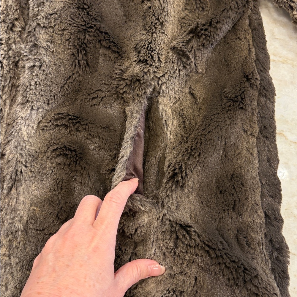 Betsey Johnson Brown/Tan Faux‎ Fur Teddy Coat Size M Lined Hook Eye Closure - Picture 4 of 14